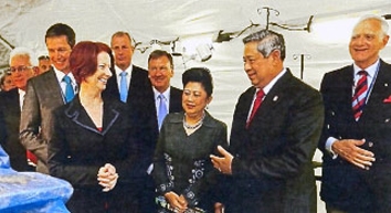 Indonesian President, Australian PM Tour BLU-MED Mobile Hospital